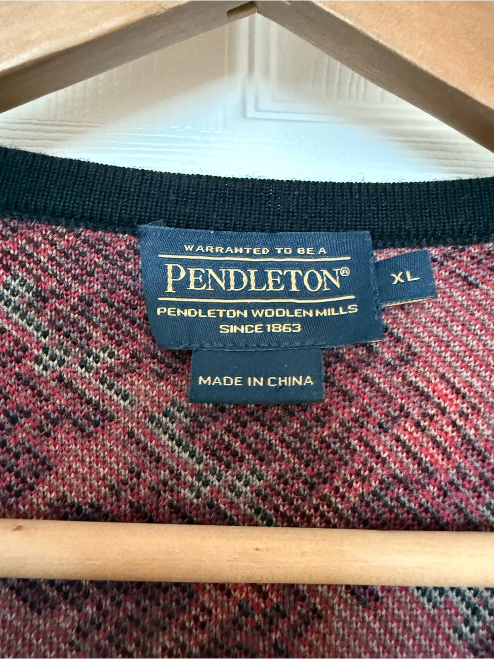 PENDLETON Black, Red & Tan 100 Merino Wool Patterned Long Button Cardigan Jacket - Picture 2 of 7